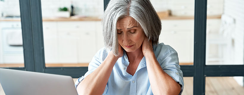 patient suffering from neck pain in need of chiropractor in Santa Rosa