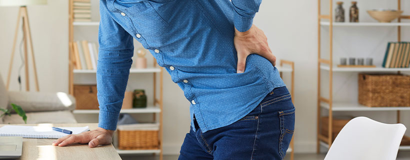patient suffering from pinched nerve in need of chiropractor in Santa Rosa