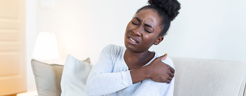 patient suffering from shoulder pain in need of chiropractor in Santa Rosa